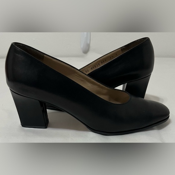 Classic Black Salvatore Ferragamo Leather Square Toe Block Heel Pumps 7.5C - Picture 6 of 10
